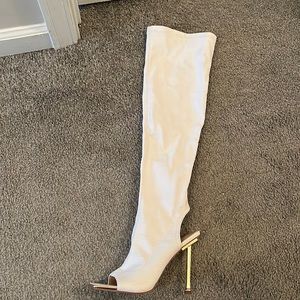 SIMMI London  - White textured peep toe thigh high boots, US 8 (BRAND NEW)
